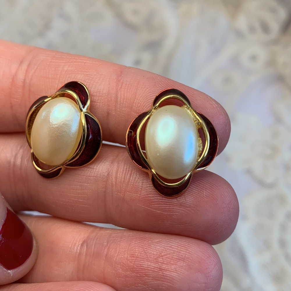 Authentic Vintage Givenchy Faux Pearl Stud Earrings - Picture 11 of 14